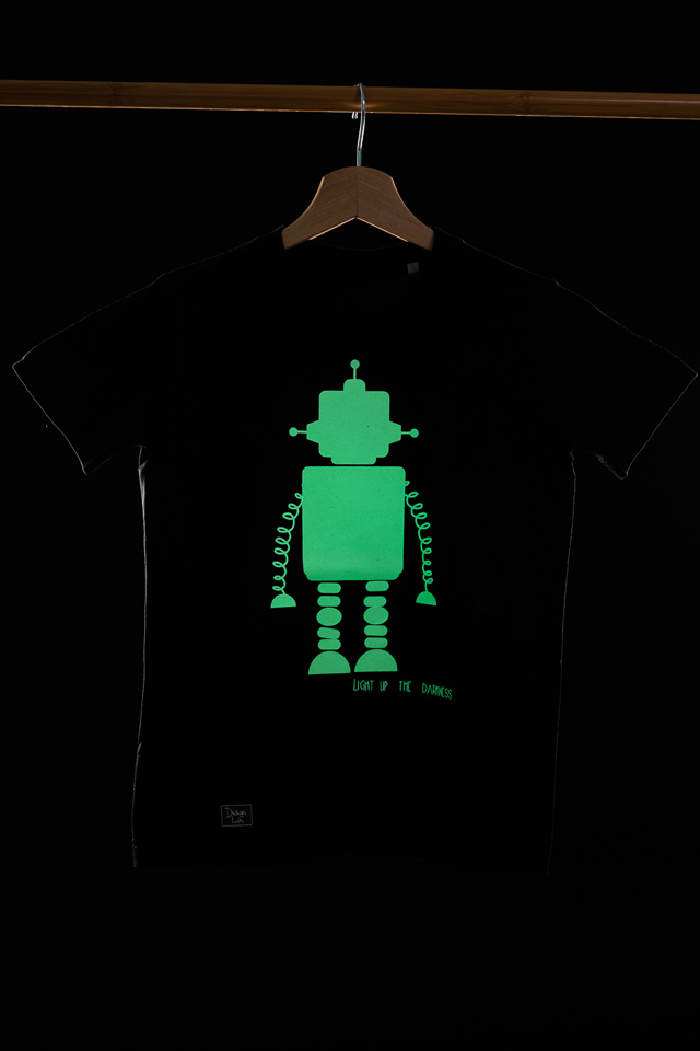 starsie-detske-cierne-svietiace-tricko-robot-tabulovetricka.sk-5